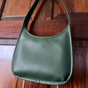 Coach Curve Zip in Hunter Green